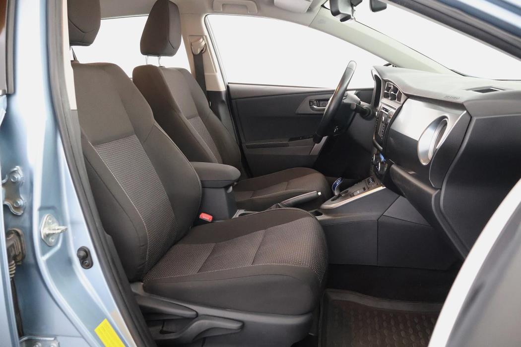 TOYOTA Auris 2013