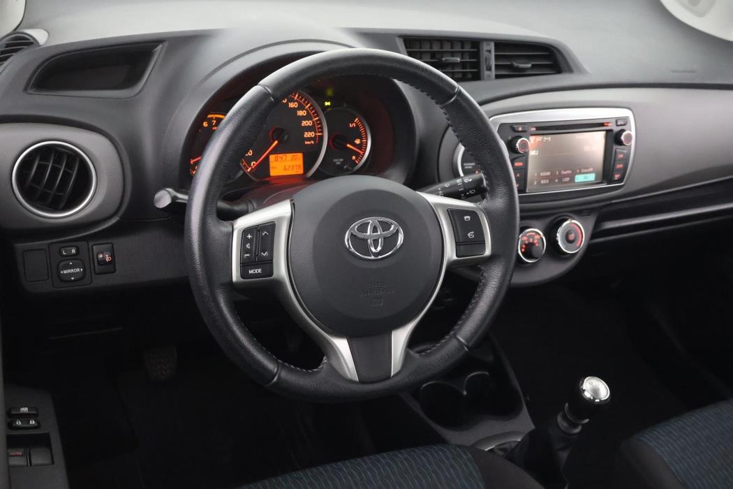 TOYOTA Yaris 2013