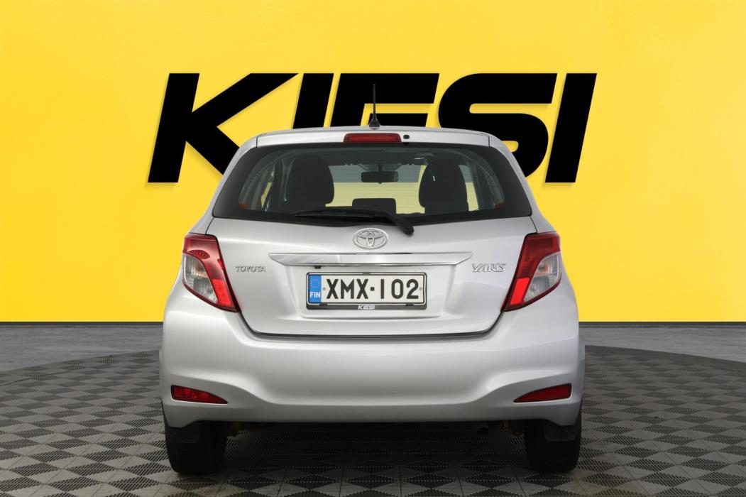 TOYOTA Yaris 2013