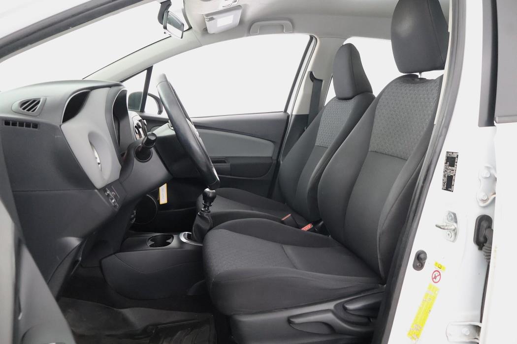 TOYOTA Yaris 2015
