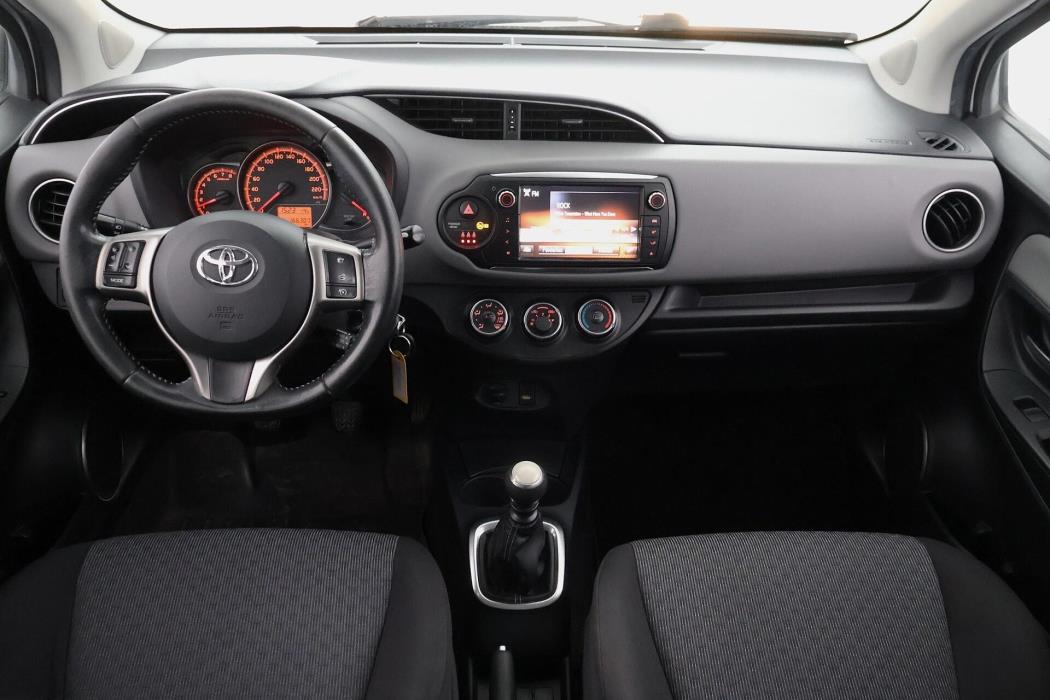 TOYOTA Yaris 2015