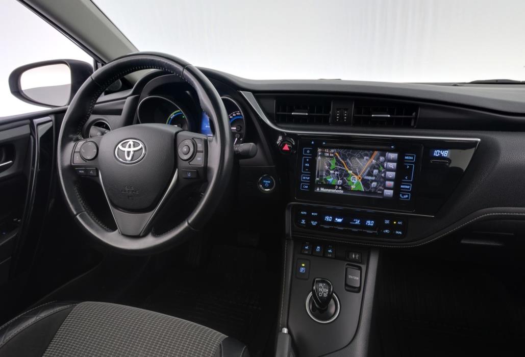 TOYOTA Auris 2016