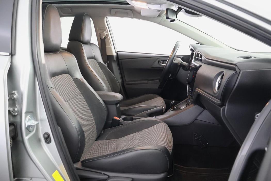 TOYOTA Auris 2016