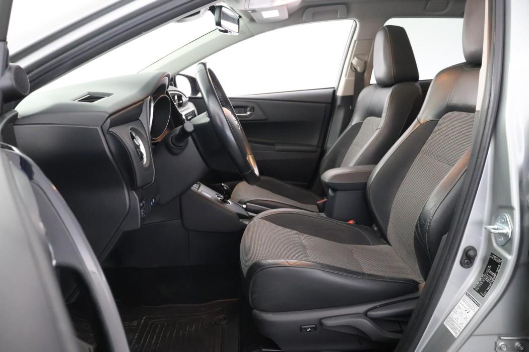 TOYOTA Auris 2016