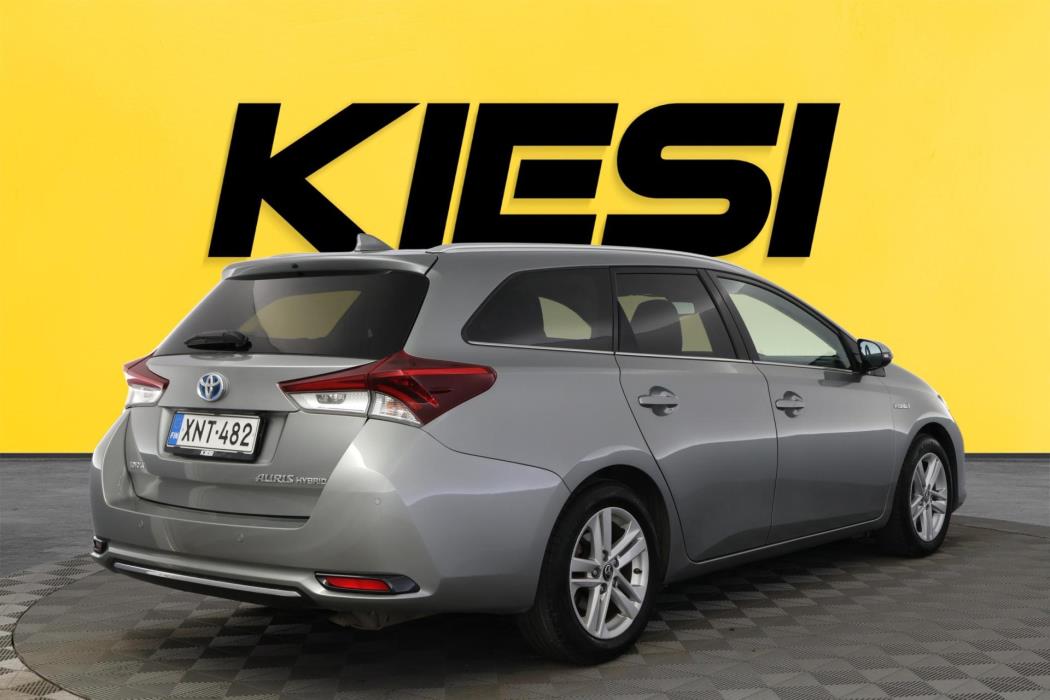 TOYOTA Auris 2016