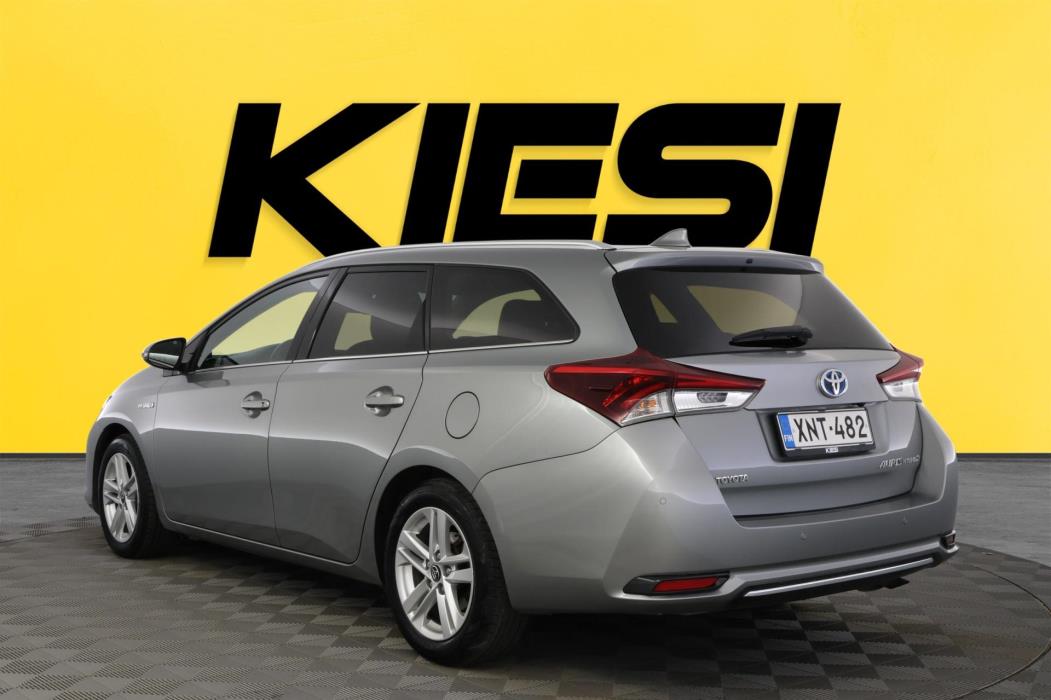 TOYOTA Auris 2016