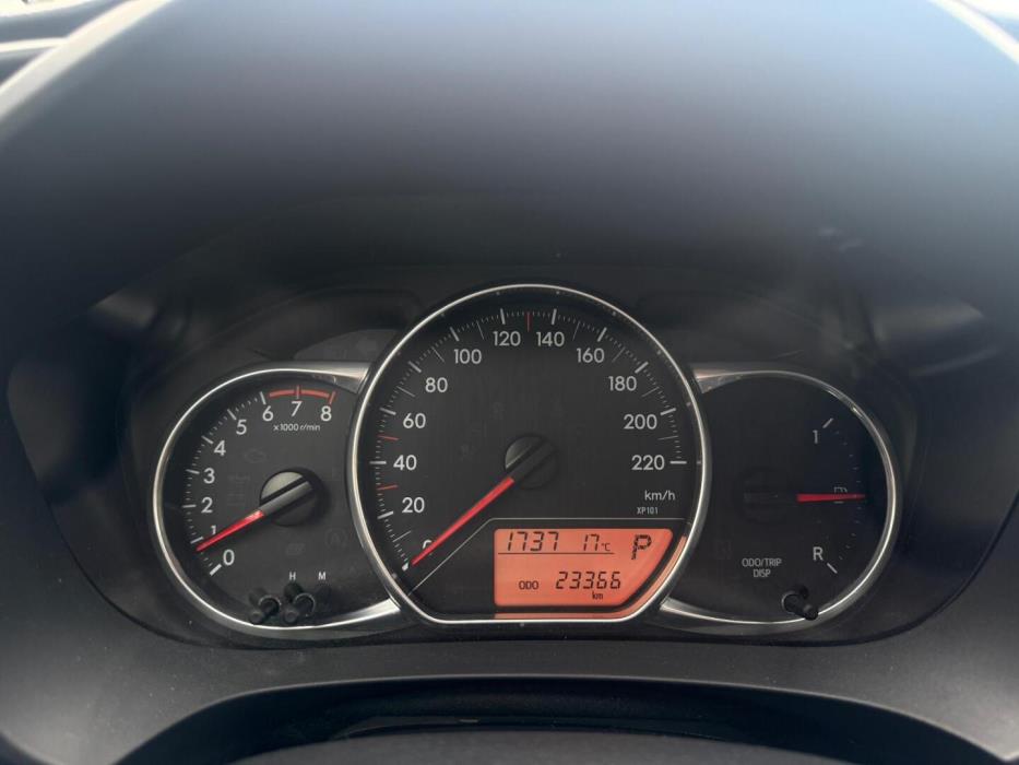 TOYOTA Yaris 2016