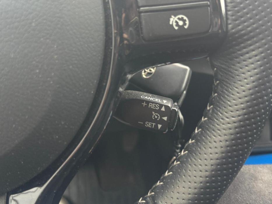 TOYOTA Yaris 2016