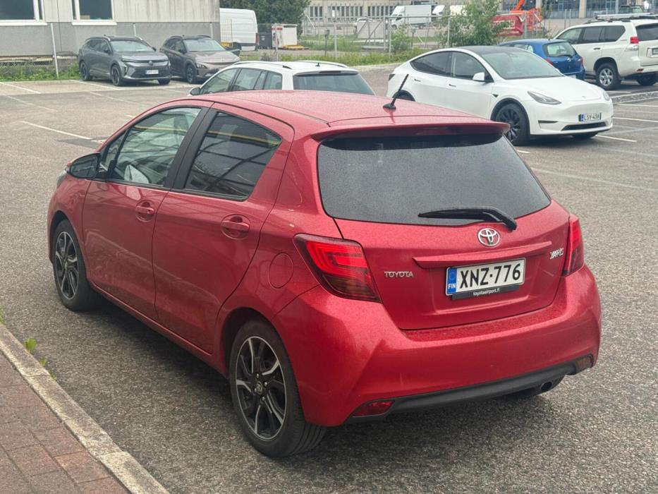 TOYOTA Yaris 2016