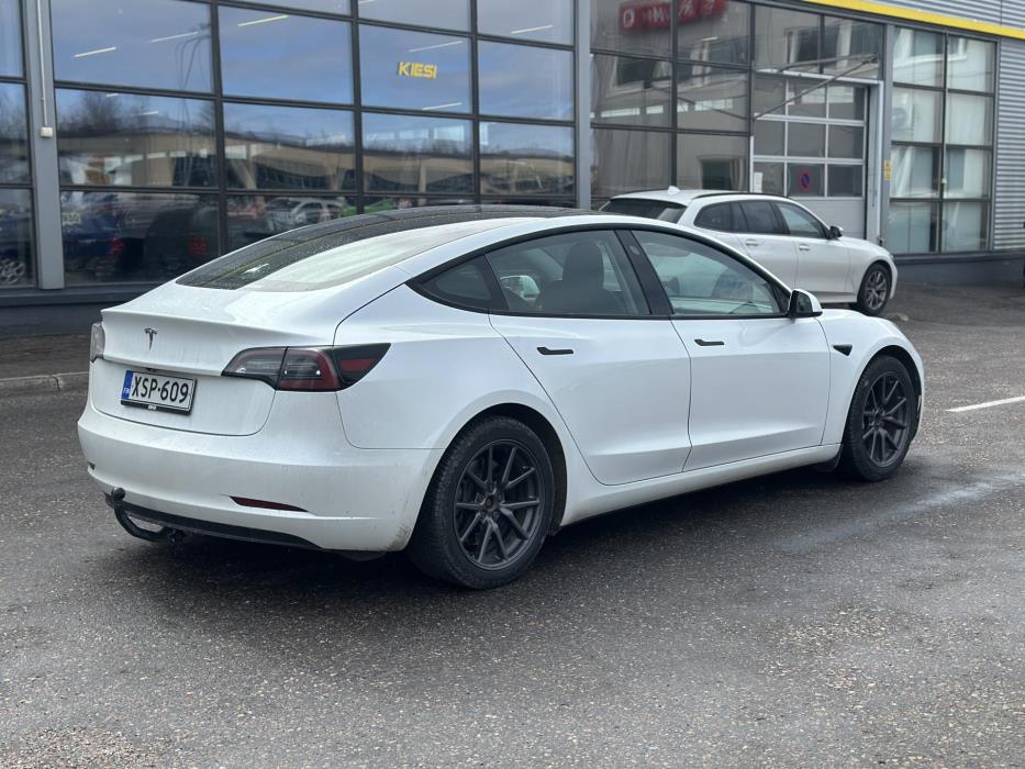 TESLA Model 3 2021