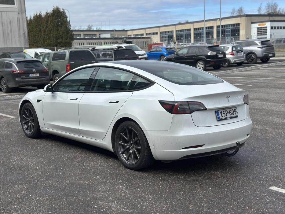 TESLA Model 3 2021