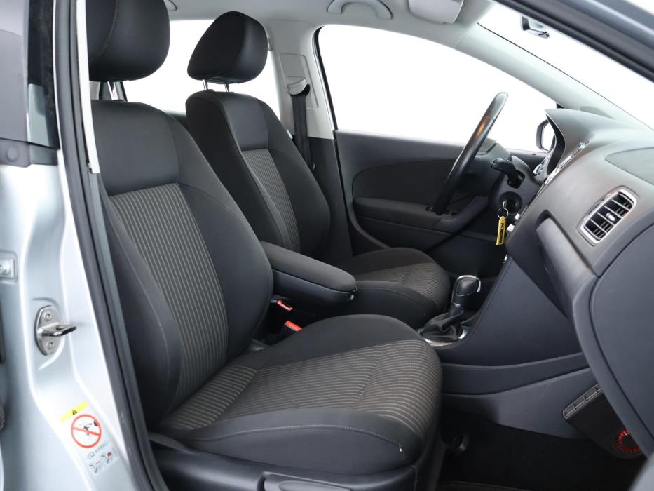 VOLKSWAGEN Polo 2011