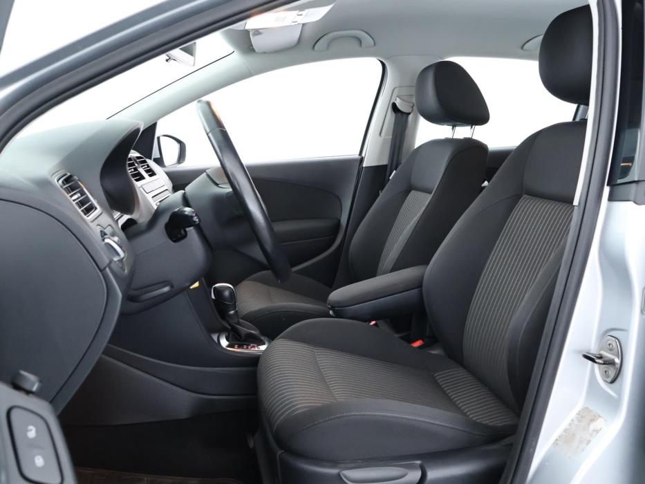 VOLKSWAGEN Polo 2011