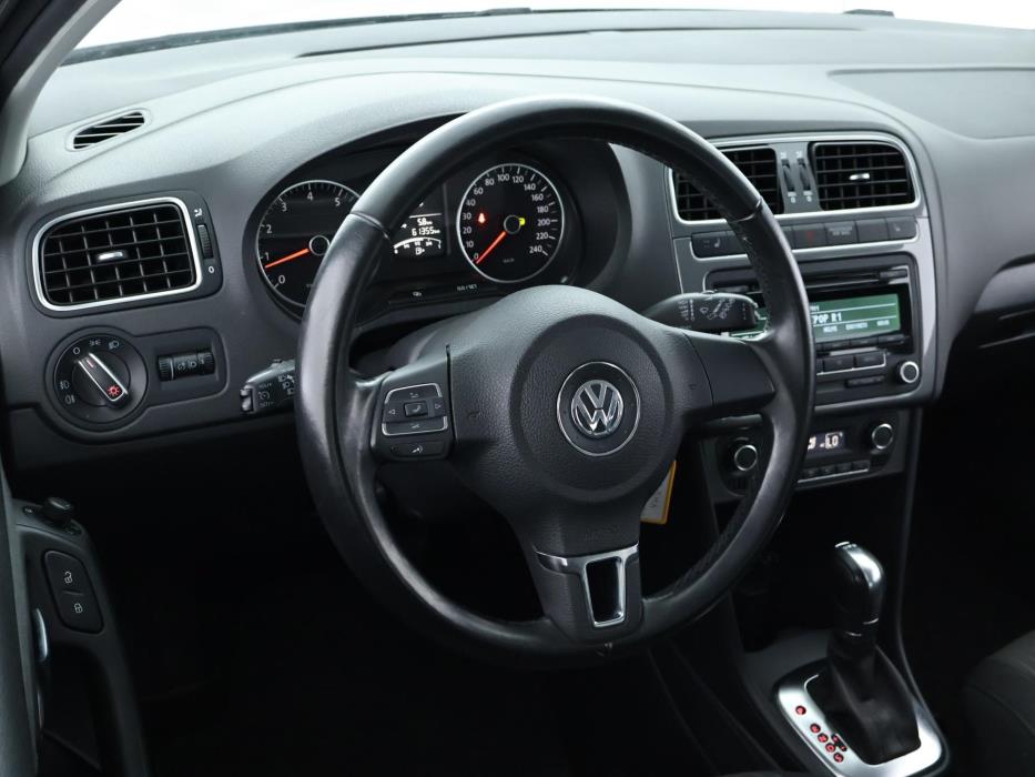 VOLKSWAGEN Polo 2011