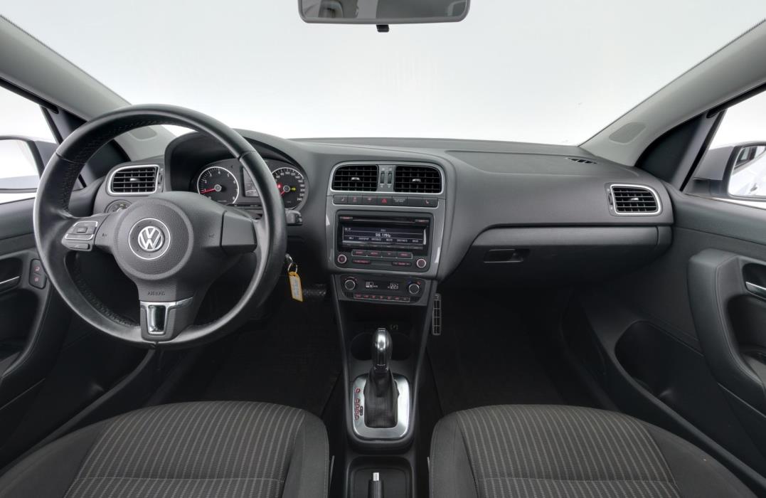 VOLKSWAGEN Polo 2011