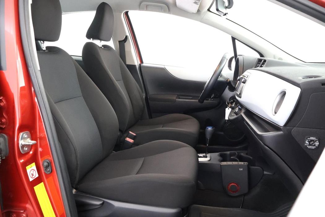 TOYOTA Yaris 2013