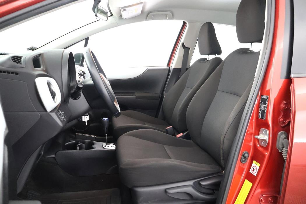 TOYOTA Yaris 2013
