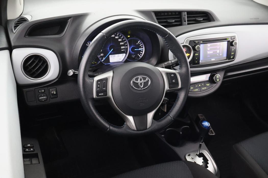 TOYOTA Yaris 2013