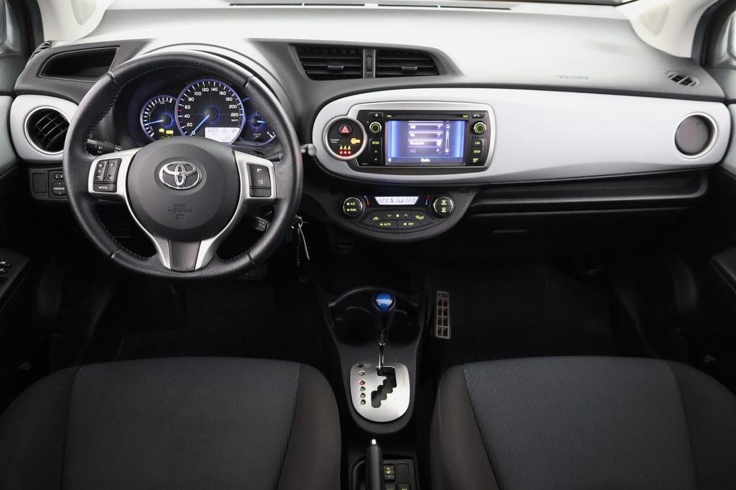 TOYOTA Yaris 2013