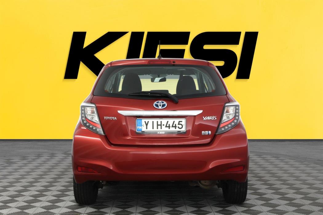 TOYOTA Yaris 2013