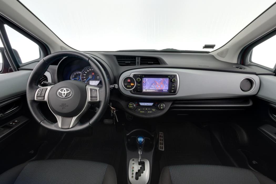 TOYOTA Yaris 2013