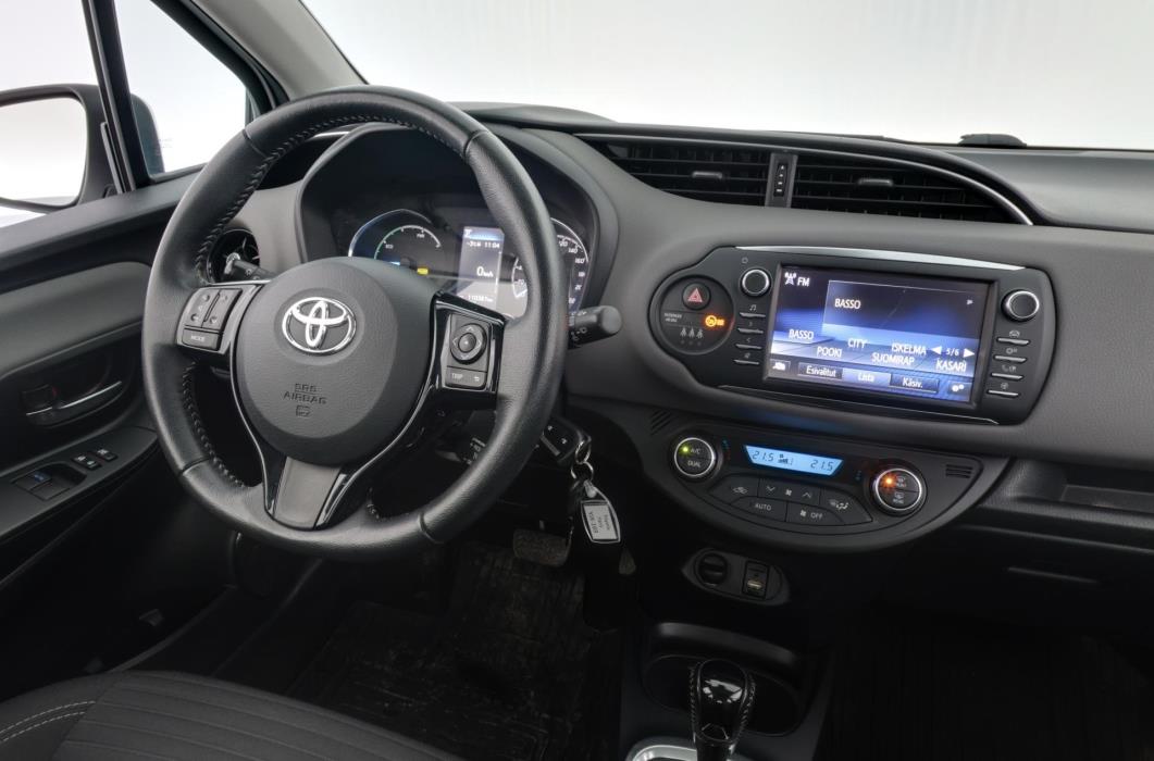 TOYOTA Yaris 2018