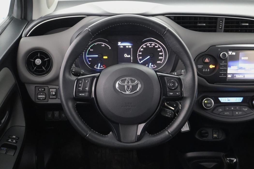 TOYOTA Yaris 2018