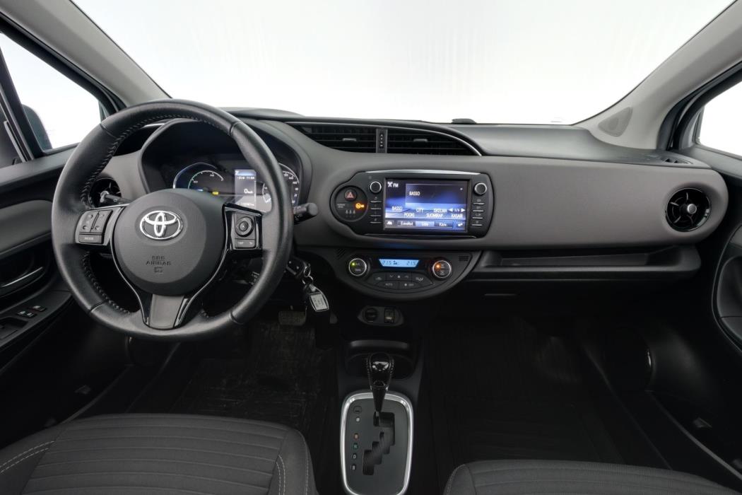 TOYOTA Yaris 2018