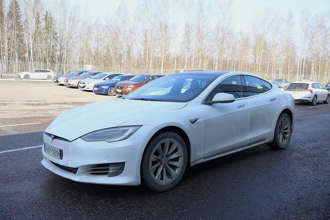 TESLA Model S 2020