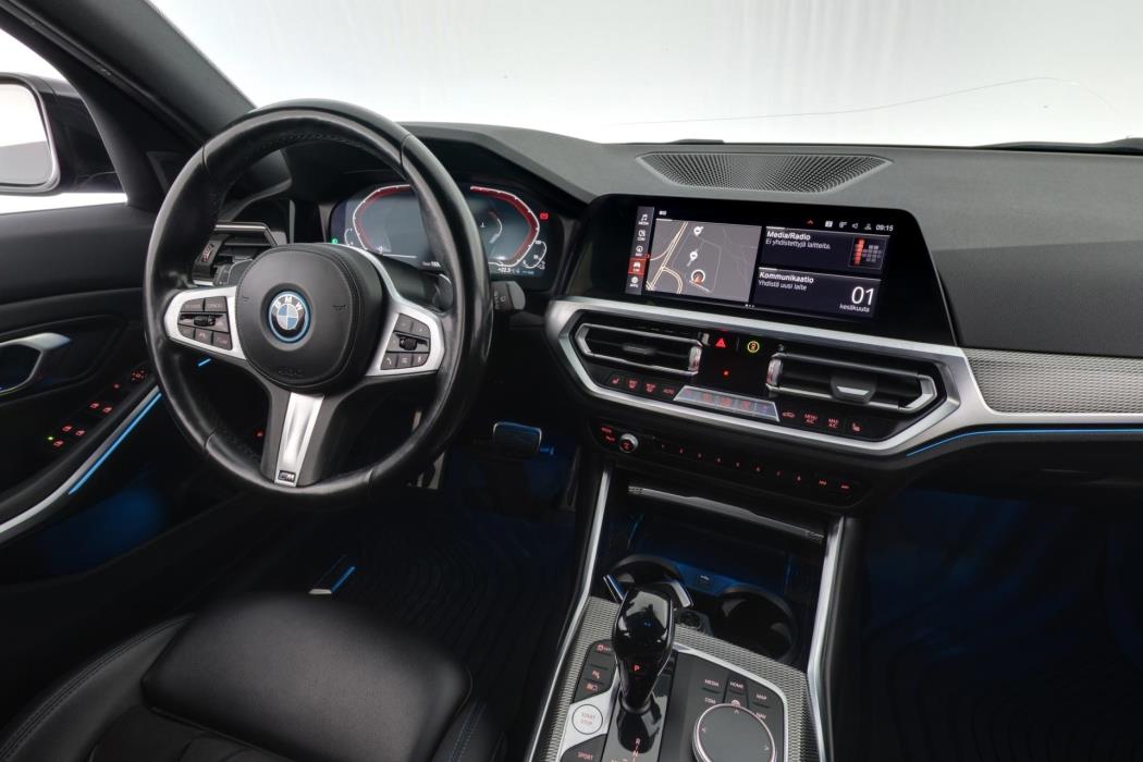 BMW 330 2022