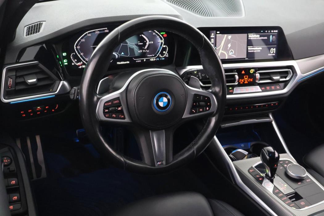BMW 330 2022