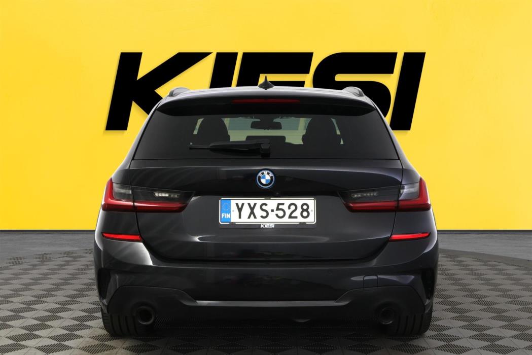 BMW 330 2022