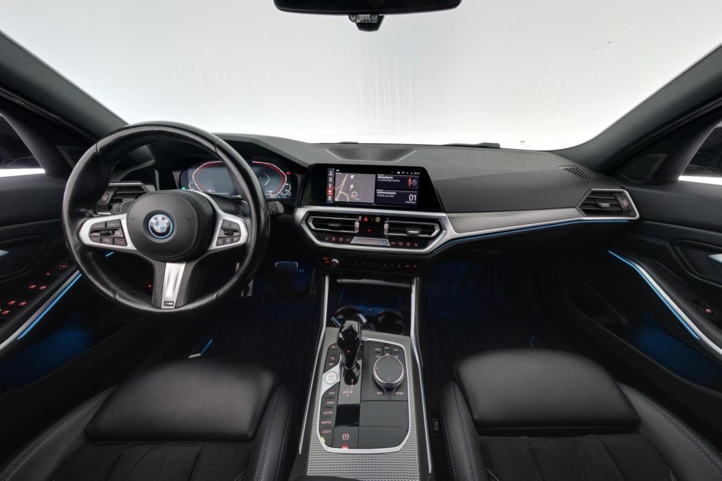 BMW 330 2022