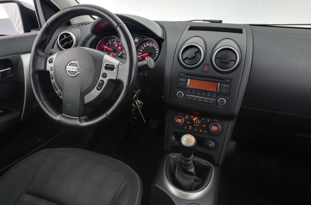 NISSAN Qashqai 2012