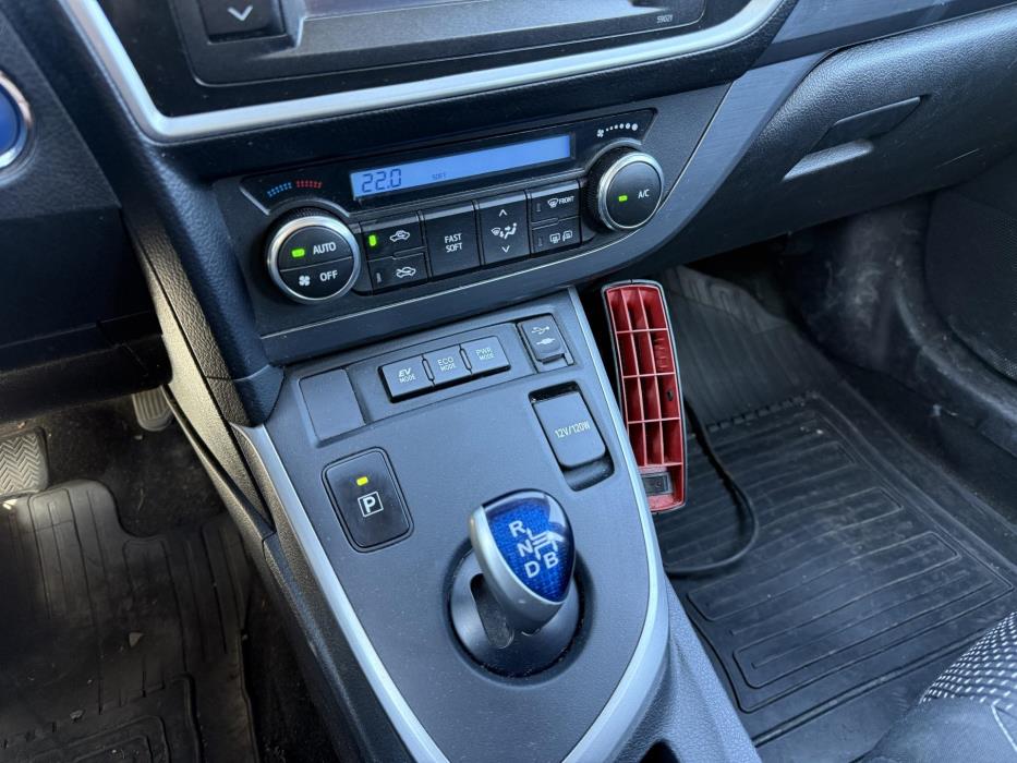 TOYOTA Auris 2013