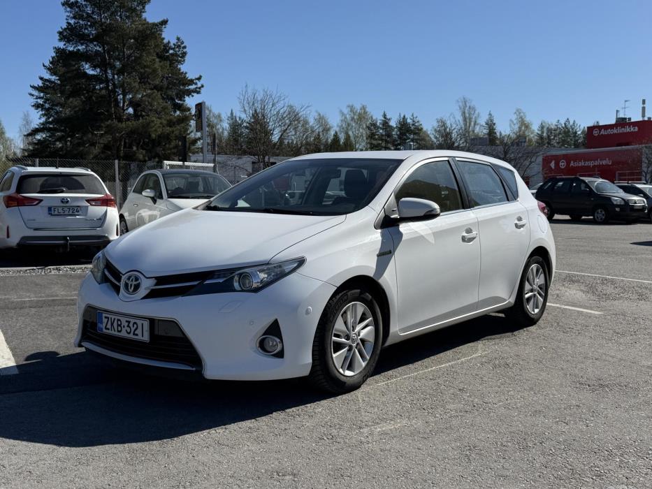 TOYOTA Auris 2013