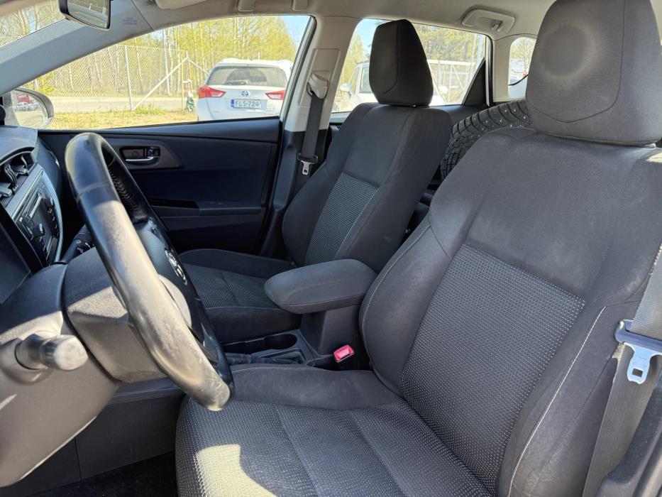 TOYOTA Auris 2013