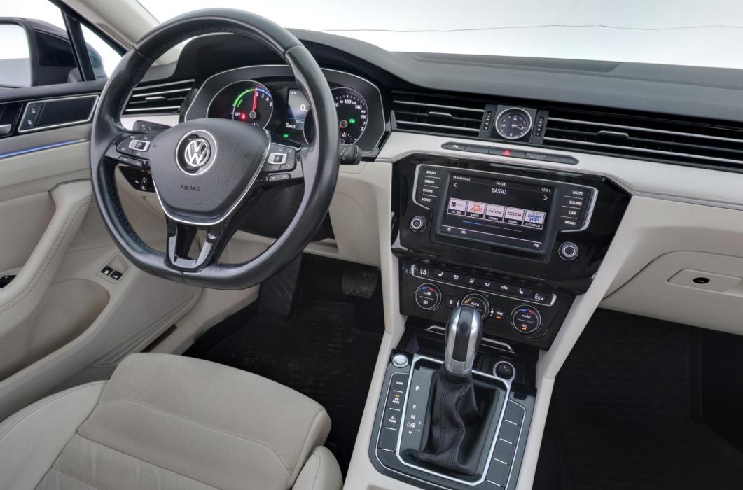 VOLKSWAGEN Passat 2017