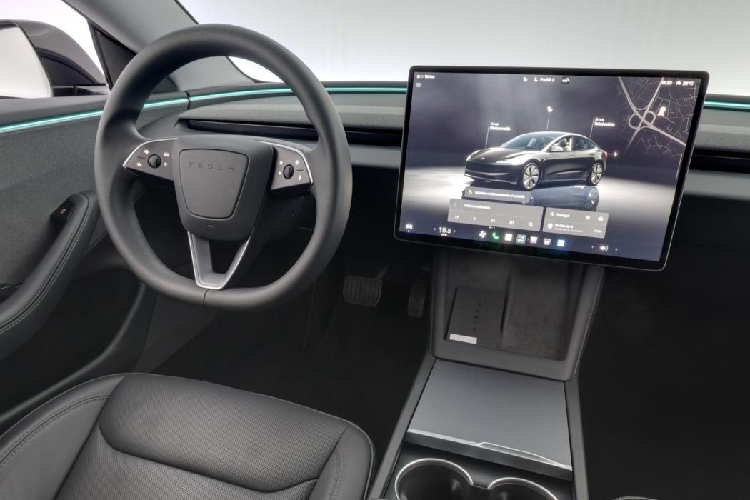 TESLA Model 3 2025
