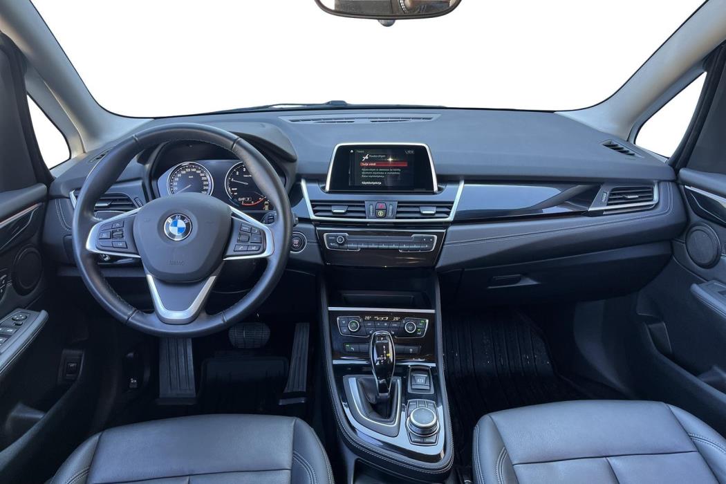 BMW 218 2022