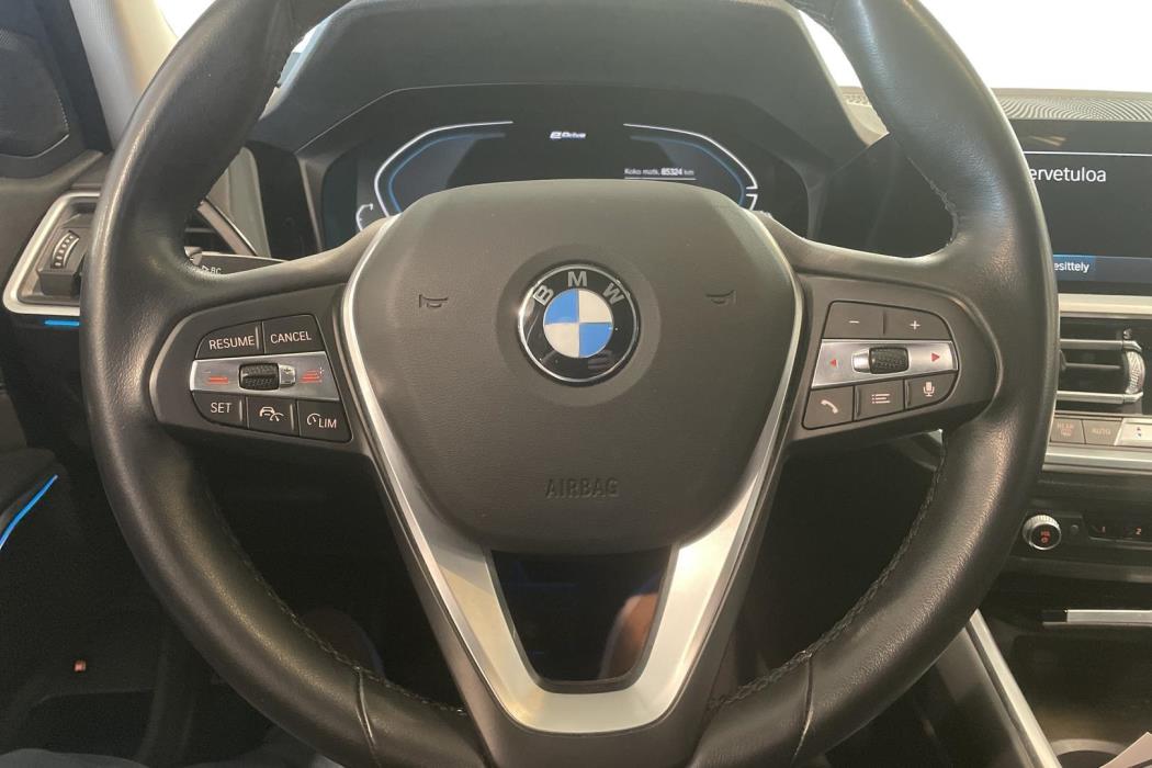 BMW 330 2021