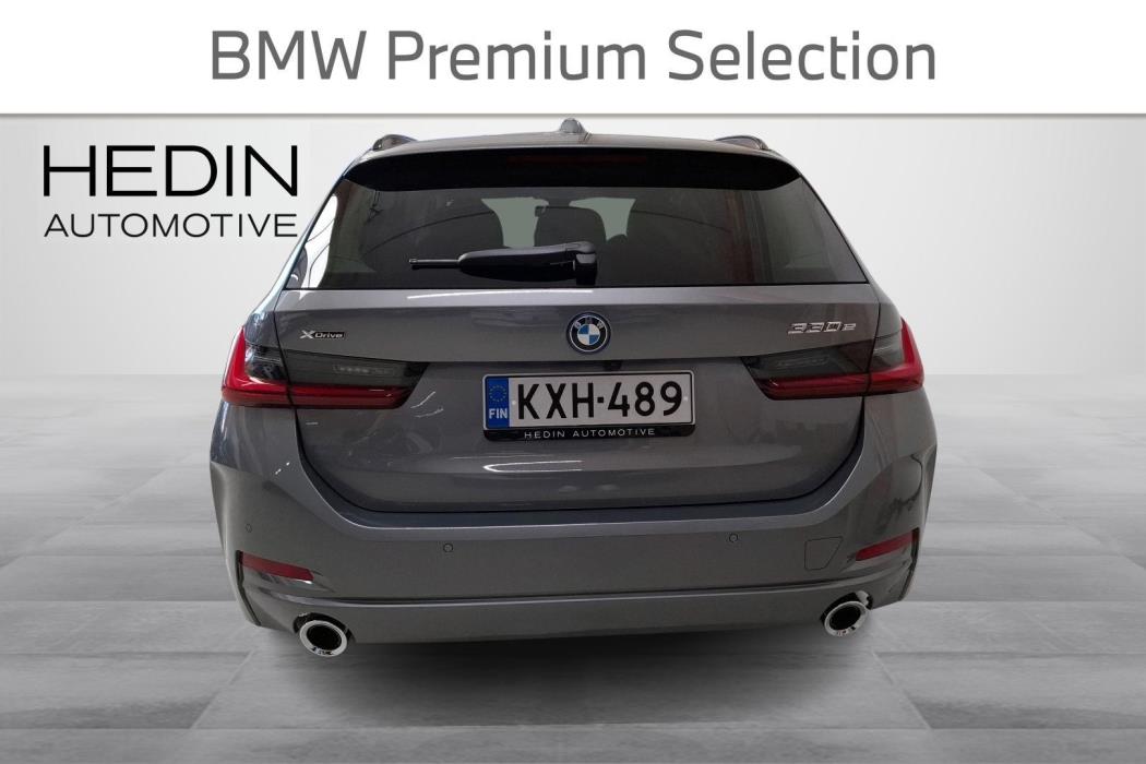 BMW 330 2025