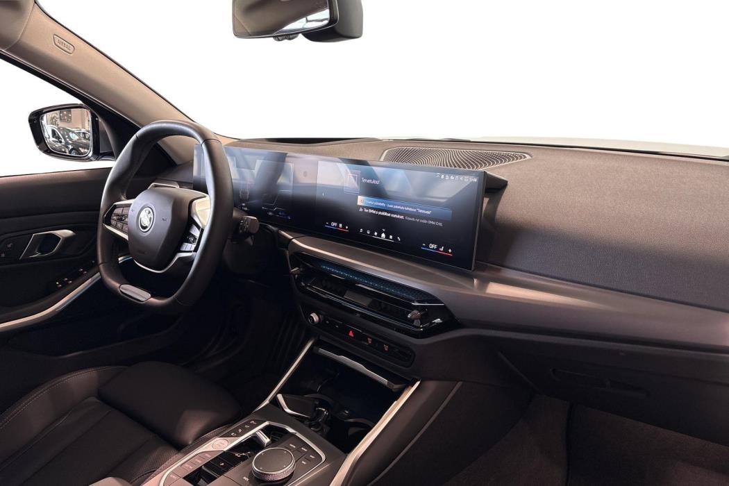 BMW 330 2025