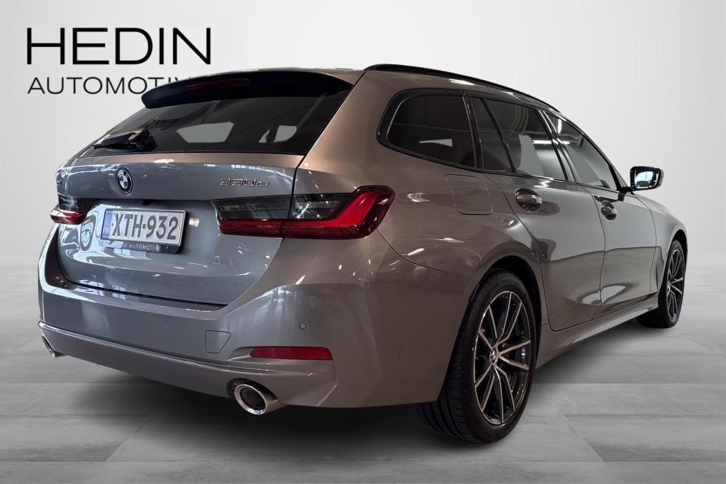 BMW 330 2025