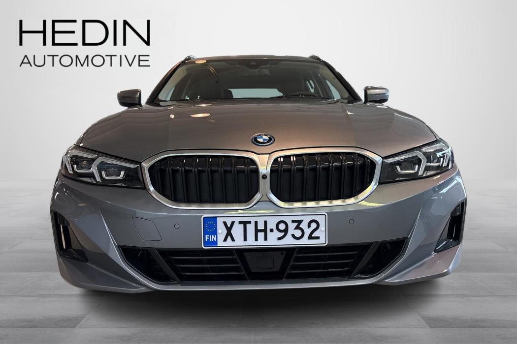 BMW 330 2025