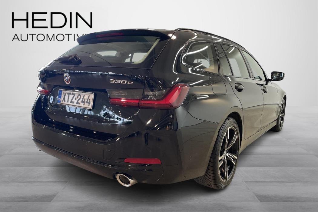 BMW 330 2025
