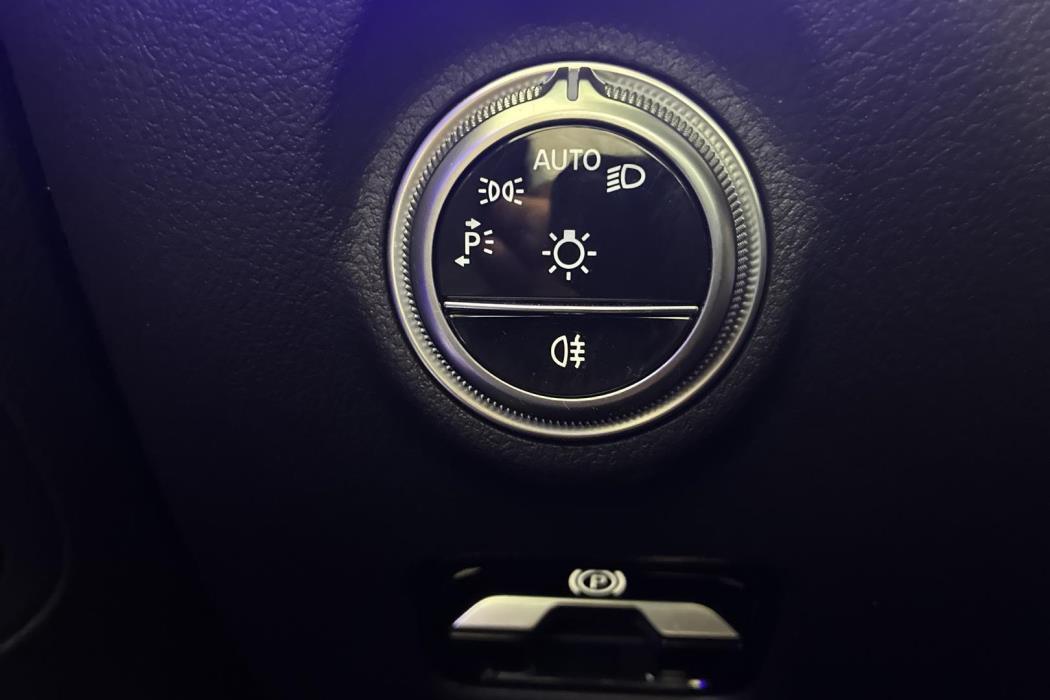 MERCEDES-BENZ C 2023