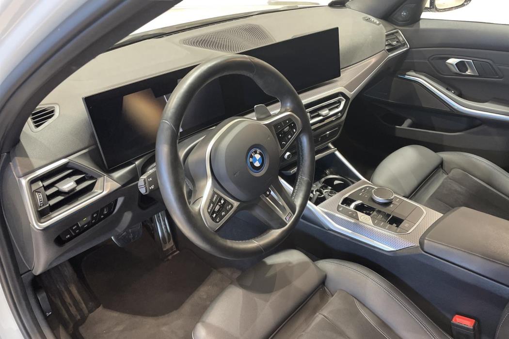 BMW 330 2024