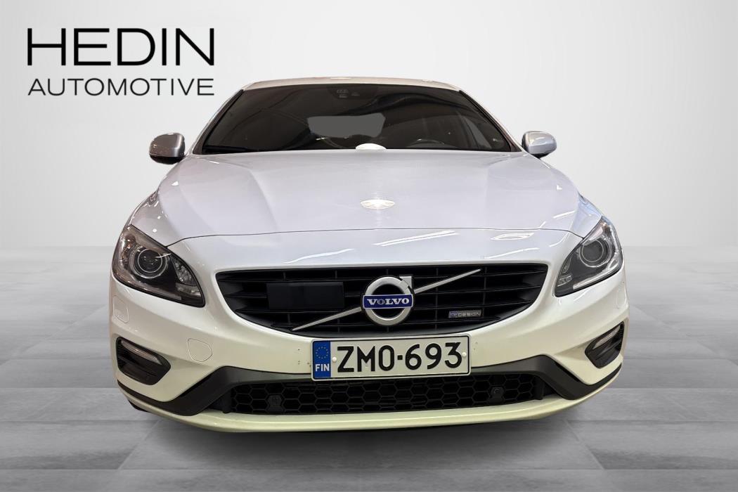VOLVO V60 2015