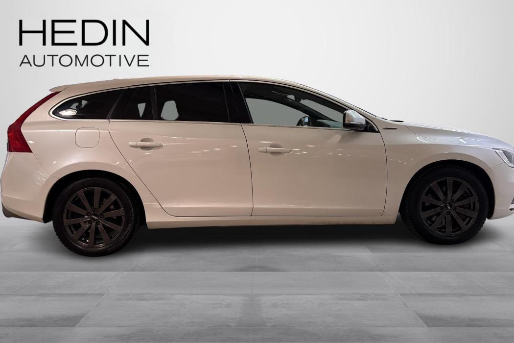 VOLVO V60 2015